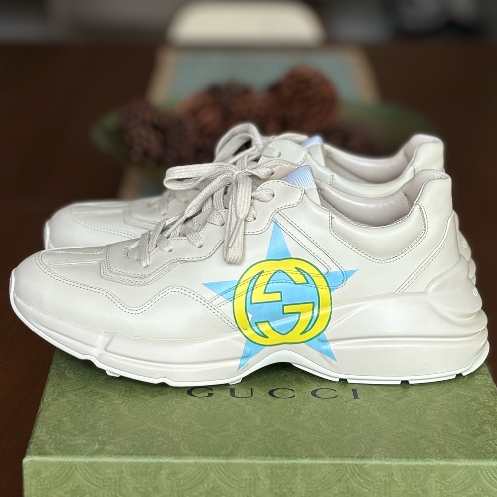 GUCCI RHYTON GUCCI STAR PRINT SNEAKER